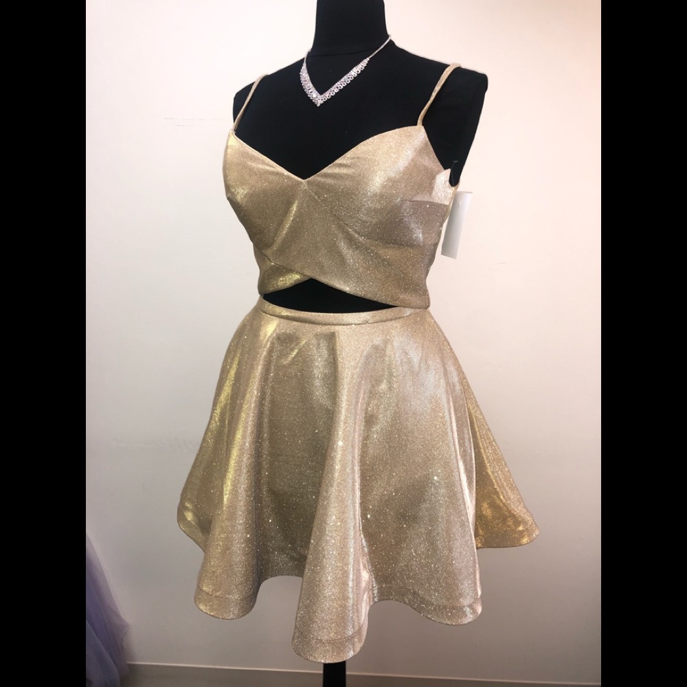 Ellie Wilde Gold Short Formal Dress